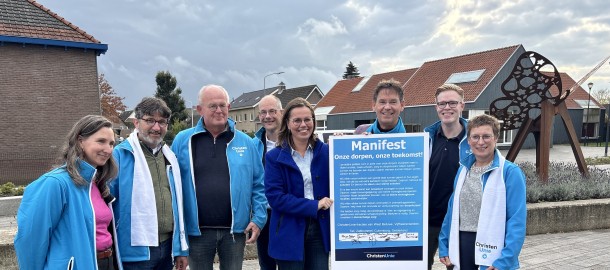 aanbieden manifest onze dorpen bikker.jpg